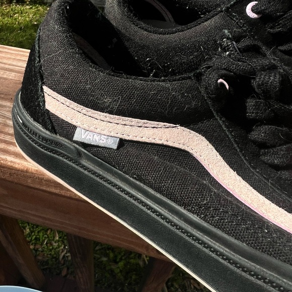 Vans - Picture 2 of 6